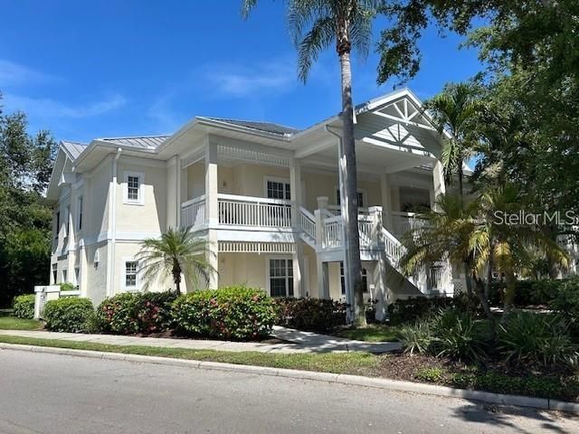 For Rent: $2,900 (2 beds, 2 baths, 1114 Square Feet)