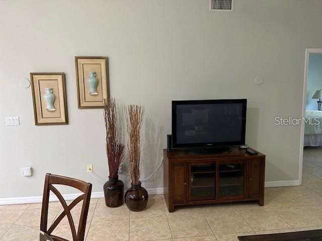 For Rent: $2,900 (2 beds, 2 baths, 1114 Square Feet)