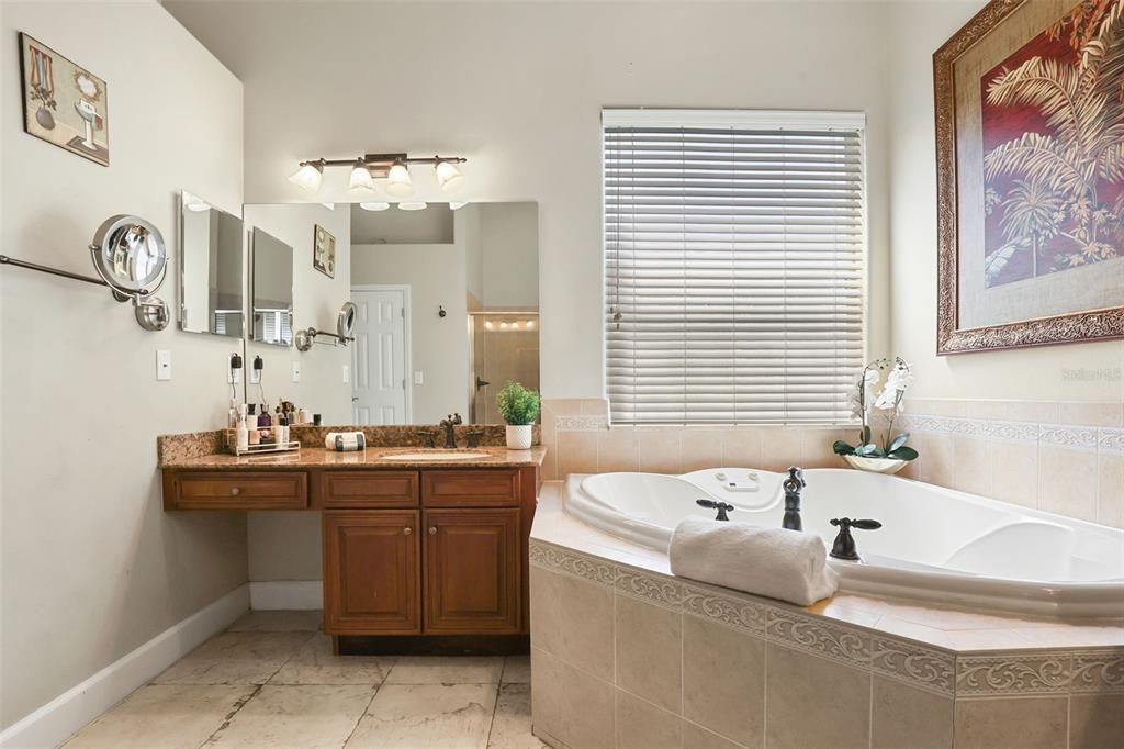 For Sale: $960,000 (5 beds, 4 baths, 3891 Square Feet)