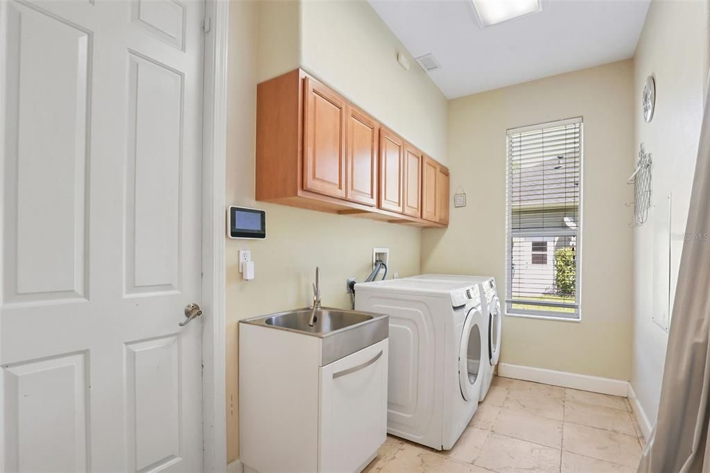 For Sale: $960,000 (5 beds, 4 baths, 3891 Square Feet)