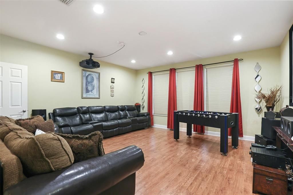 For Sale: $960,000 (5 beds, 4 baths, 3891 Square Feet)