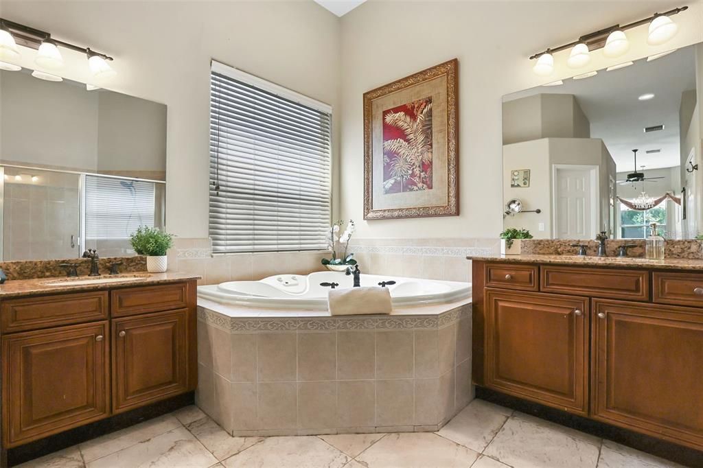 For Sale: $960,000 (5 beds, 4 baths, 3891 Square Feet)