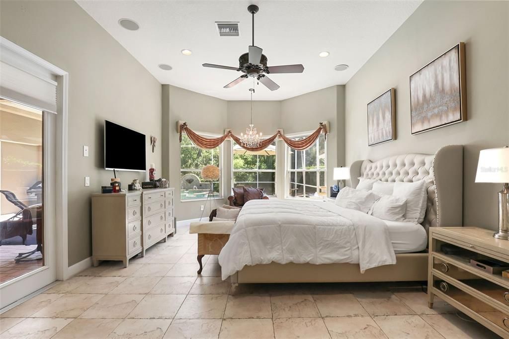 For Sale: $960,000 (5 beds, 4 baths, 3891 Square Feet)