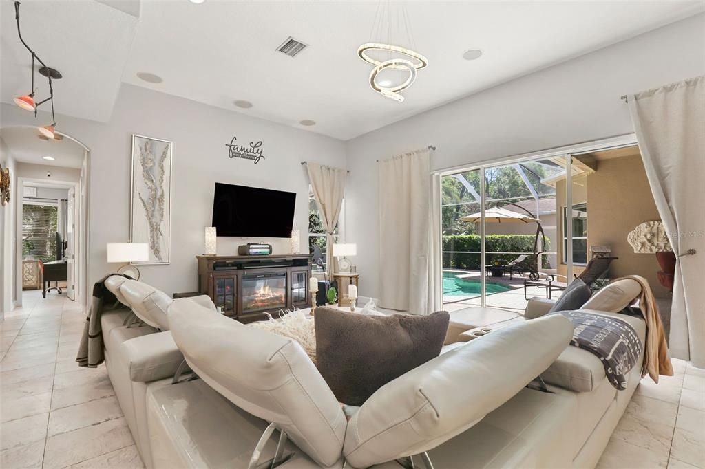 For Sale: $960,000 (5 beds, 4 baths, 3891 Square Feet)
