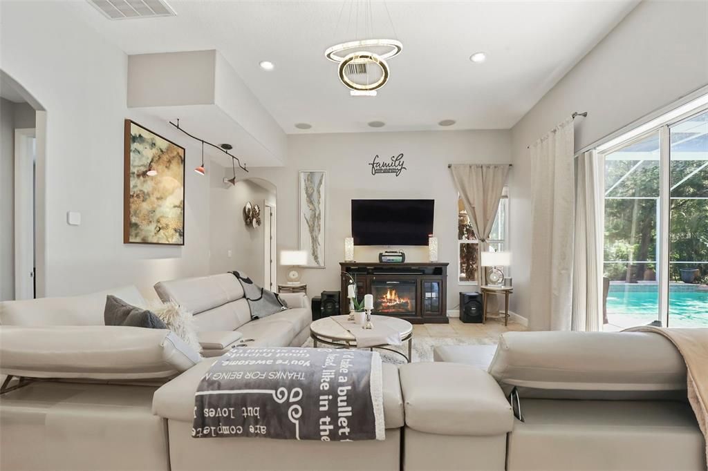 For Sale: $960,000 (5 beds, 4 baths, 3891 Square Feet)
