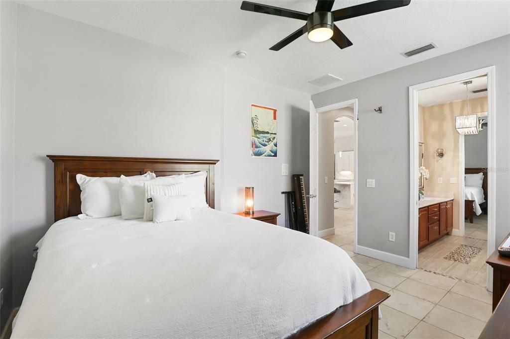 For Sale: $960,000 (5 beds, 4 baths, 3891 Square Feet)