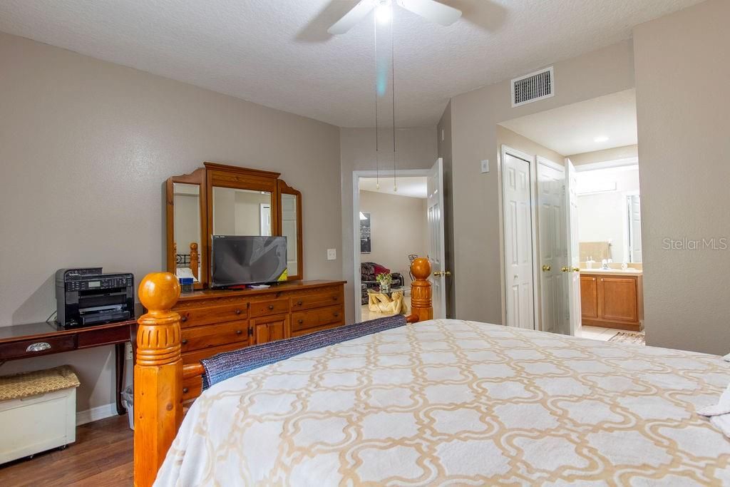 For Sale: $169,000 (3 beds, 2 baths, 1151 Square Feet)