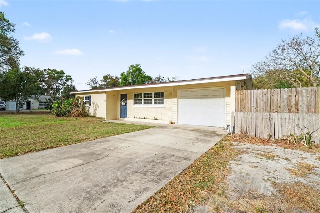 Active With Contract: $340,000 (3 beds, 2 baths, 1257 Square Feet)