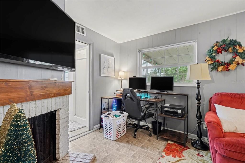 Active With Contract: $340,000 (3 beds, 2 baths, 1257 Square Feet)