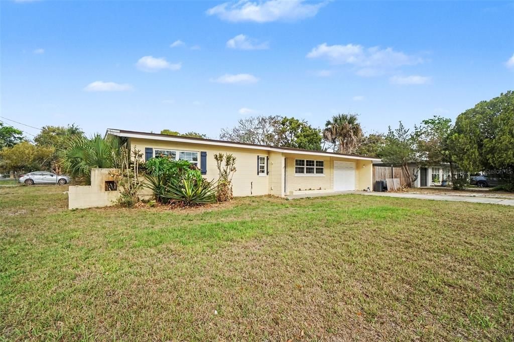 Active With Contract: $340,000 (3 beds, 2 baths, 1257 Square Feet)