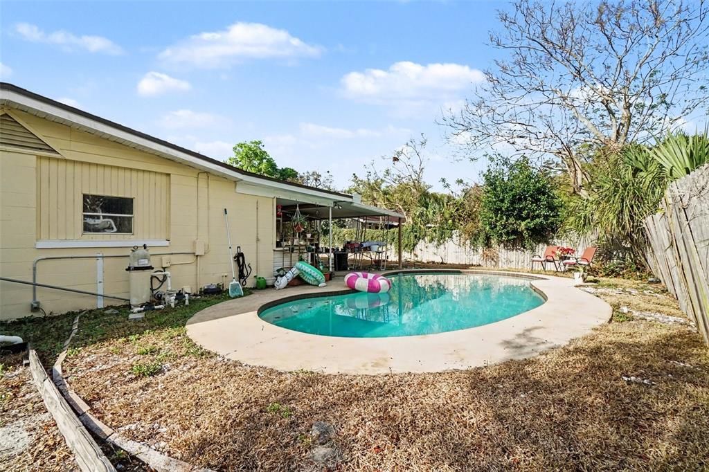 Active With Contract: $340,000 (3 beds, 2 baths, 1257 Square Feet)