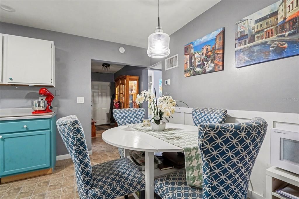 Active With Contract: $340,000 (3 beds, 2 baths, 1257 Square Feet)