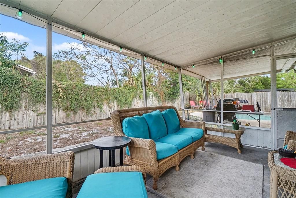 Active With Contract: $340,000 (3 beds, 2 baths, 1257 Square Feet)