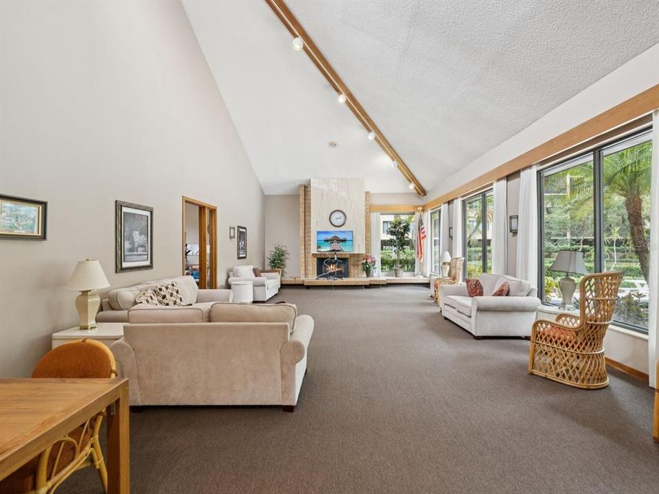 For Sale: $204,900 (2 beds, 2 baths, 1250 Square Feet)