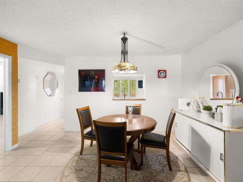 For Sale: $204,900 (2 beds, 2 baths, 1250 Square Feet)