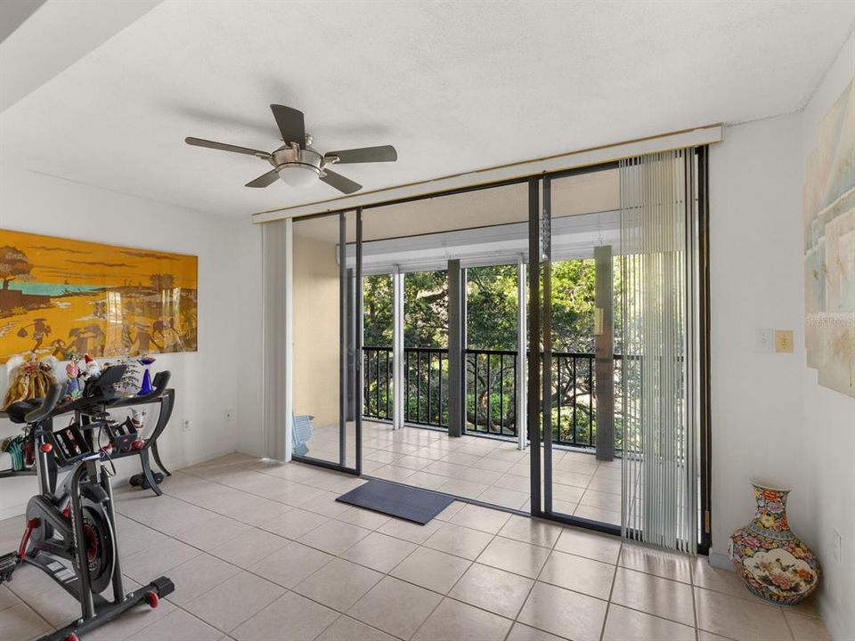 For Sale: $204,900 (2 beds, 2 baths, 1250 Square Feet)