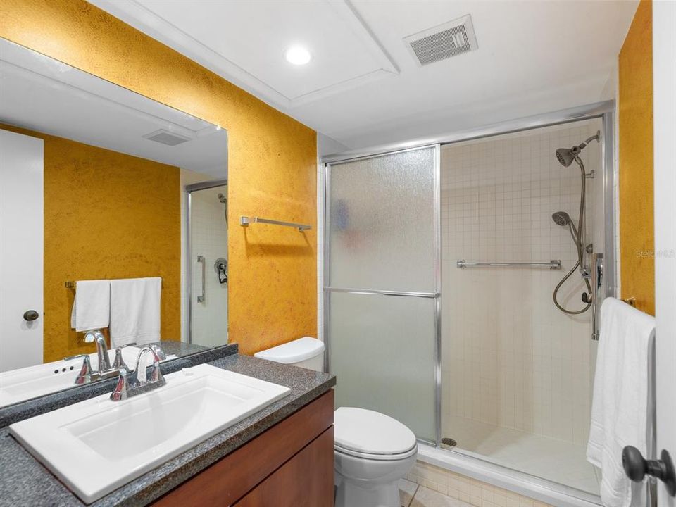 For Sale: $204,900 (2 beds, 2 baths, 1250 Square Feet)