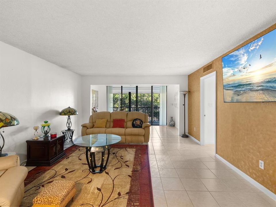 For Sale: $204,900 (2 beds, 2 baths, 1250 Square Feet)