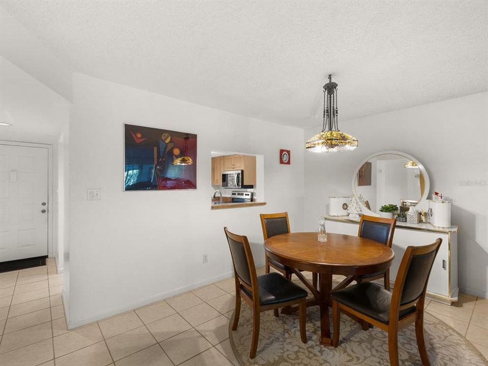 For Sale: $204,900 (2 beds, 2 baths, 1250 Square Feet)