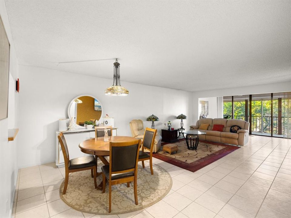 For Sale: $204,900 (2 beds, 2 baths, 1250 Square Feet)