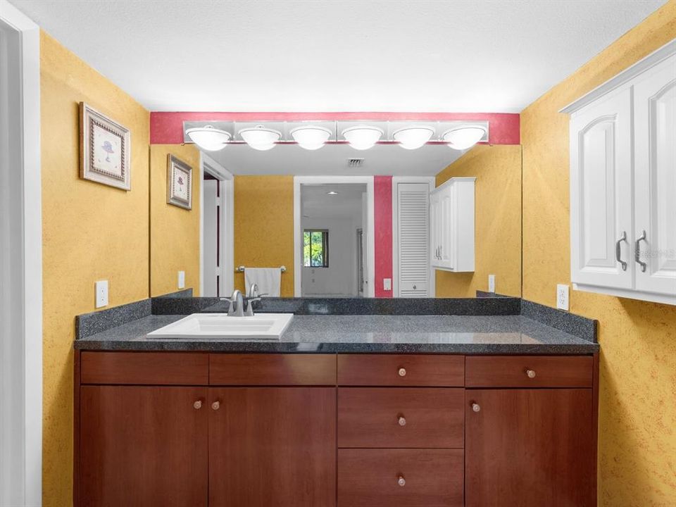 For Sale: $204,900 (2 beds, 2 baths, 1250 Square Feet)