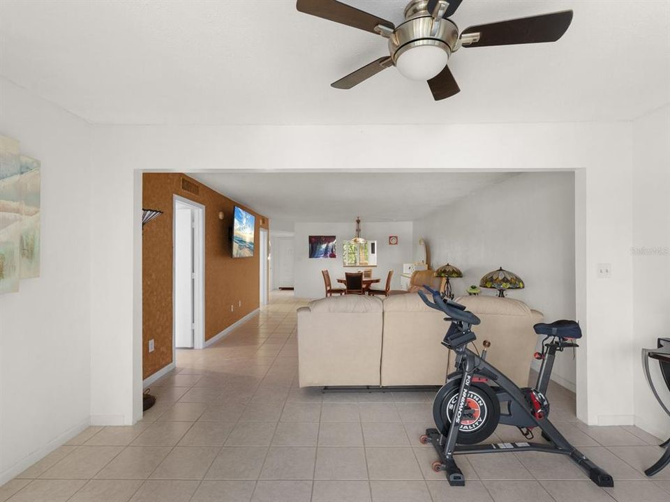 For Sale: $204,900 (2 beds, 2 baths, 1250 Square Feet)