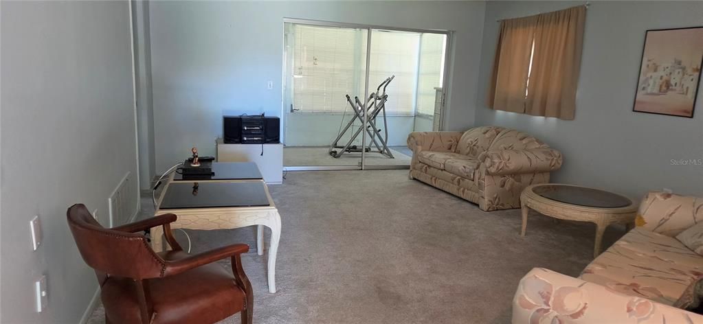 На продажу: $119,500 (2 спален, 2 ванн, 1029 Квадратных фут)