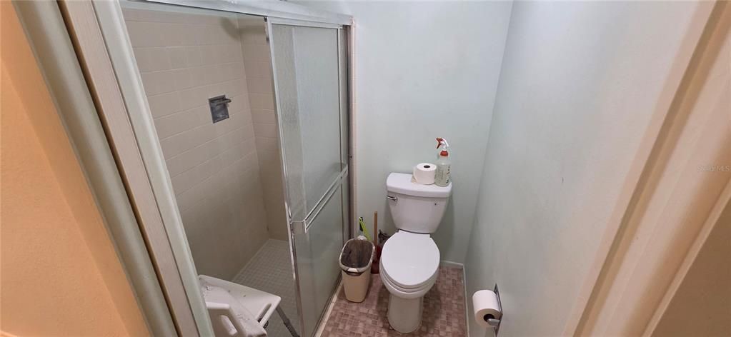 На продажу: $119,500 (2 спален, 2 ванн, 1029 Квадратных фут)