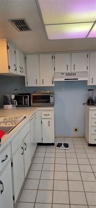 На продажу: $119,500 (2 спален, 2 ванн, 1029 Квадратных фут)