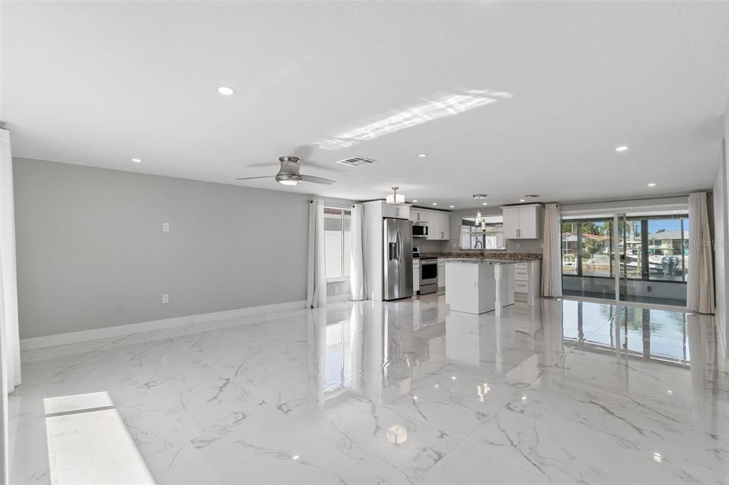 En Venta: $429,000 (2 camas, 2 baños, 1116 Pies cuadrados)