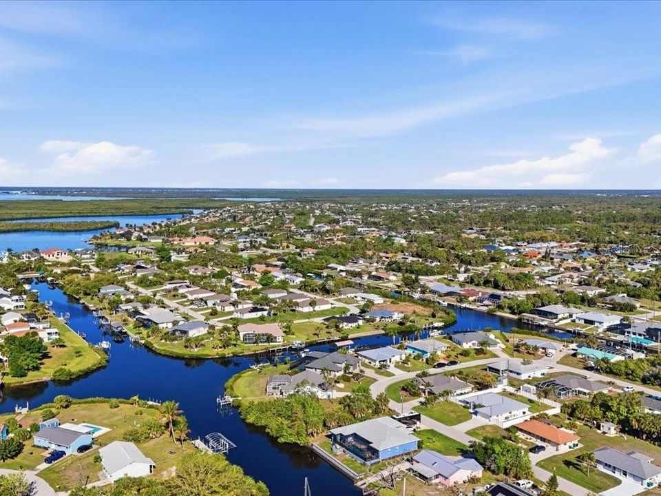 На продажу: $699,000 (3 спален, 2 ванн, 1763 Квадратных фут)