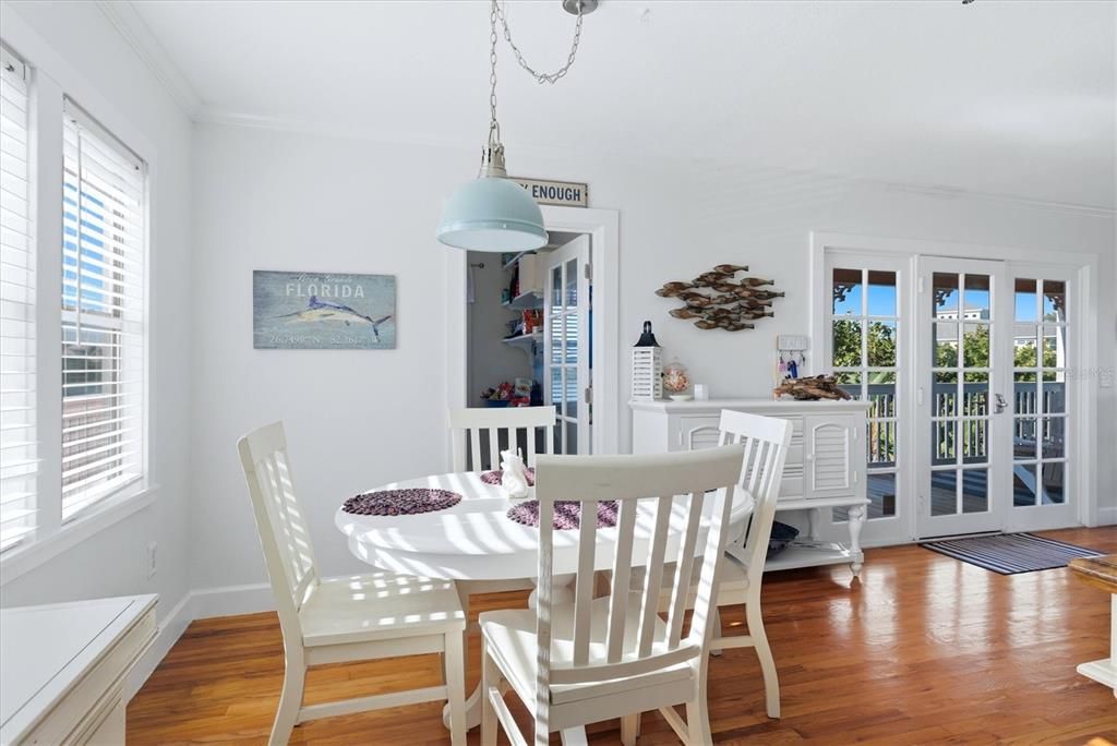 For Sale: $849,000 (2 beds, 2 baths, 1088 Square Feet)