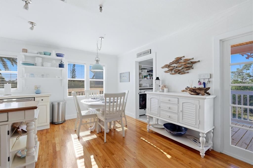 For Sale: $849,000 (2 beds, 2 baths, 1088 Square Feet)