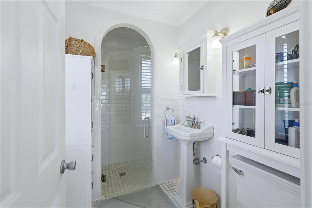 For Sale: $849,000 (2 beds, 2 baths, 1088 Square Feet)