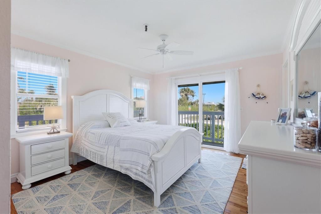 For Sale: $849,000 (2 beds, 2 baths, 1088 Square Feet)