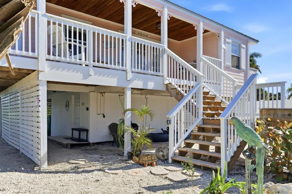 For Sale: $849,000 (2 beds, 2 baths, 1088 Square Feet)