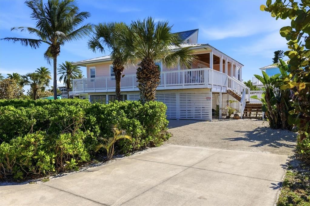 For Sale: $849,000 (2 beds, 2 baths, 1088 Square Feet)
