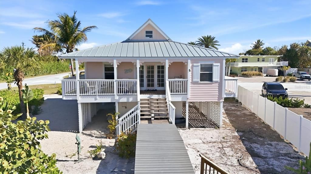For Sale: $849,000 (2 beds, 2 baths, 1088 Square Feet)