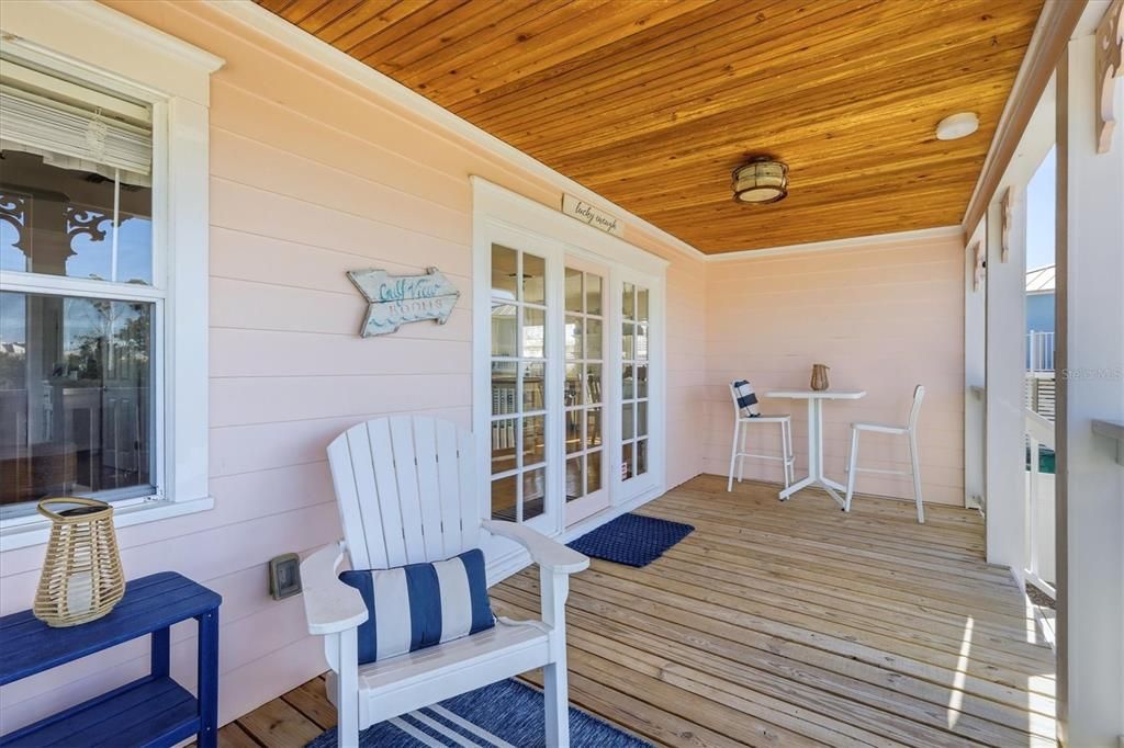 For Sale: $849,000 (2 beds, 2 baths, 1088 Square Feet)