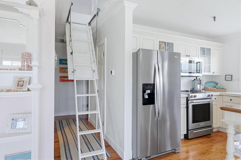 For Sale: $849,000 (2 beds, 2 baths, 1088 Square Feet)