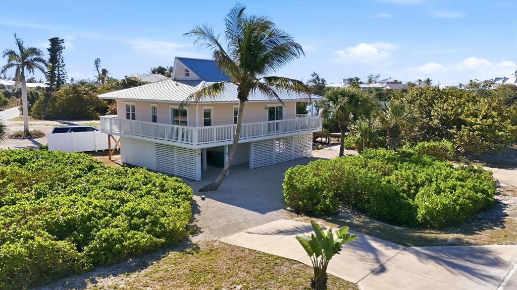 For Sale: $849,000 (2 beds, 2 baths, 1088 Square Feet)