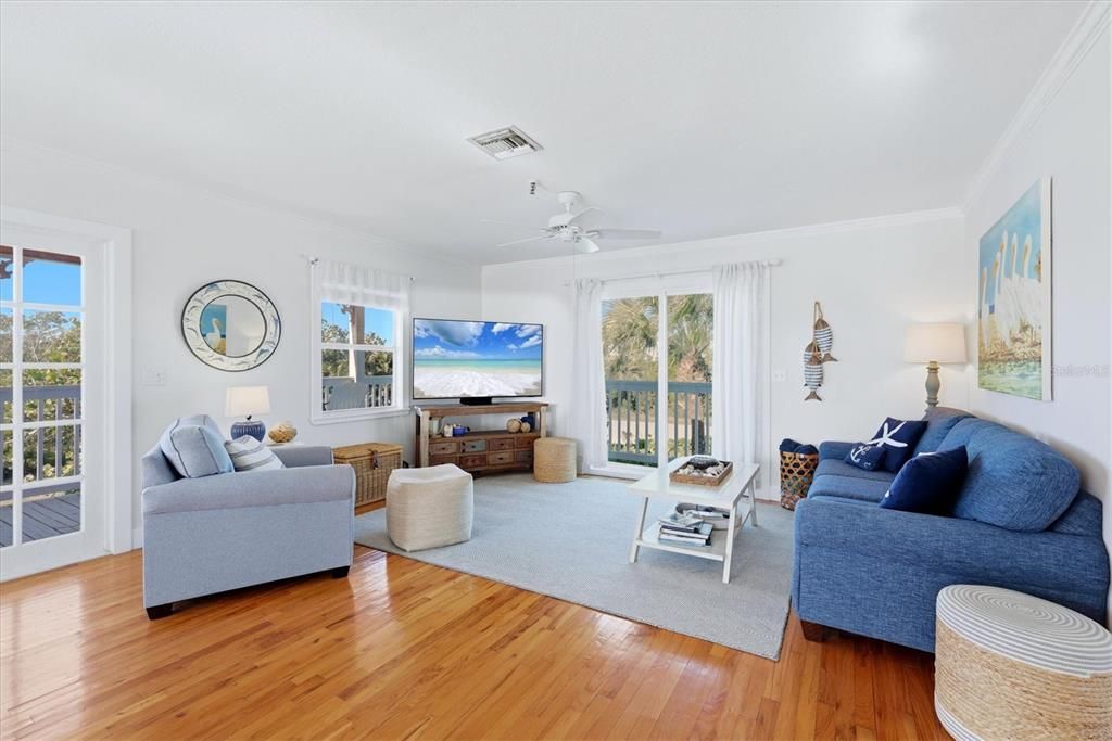For Sale: $849,000 (2 beds, 2 baths, 1088 Square Feet)