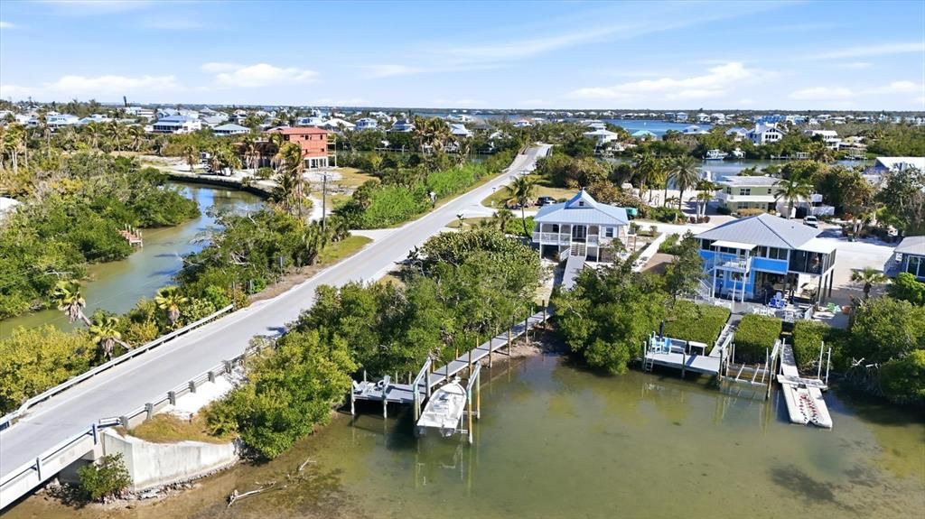 For Sale: $849,000 (2 beds, 2 baths, 1088 Square Feet)