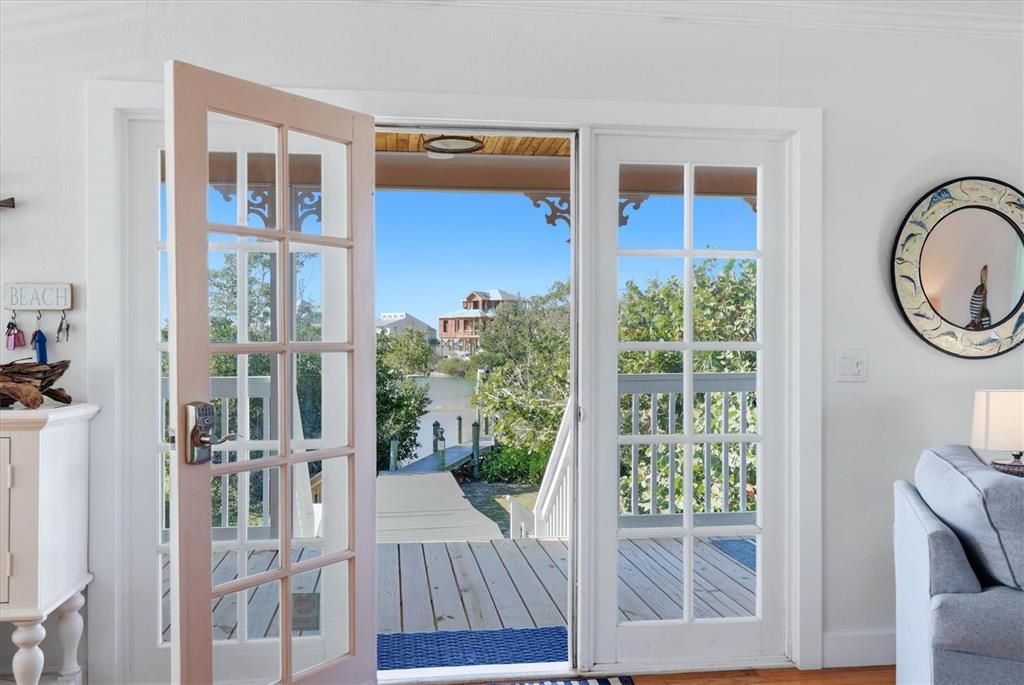 For Sale: $849,000 (2 beds, 2 baths, 1088 Square Feet)