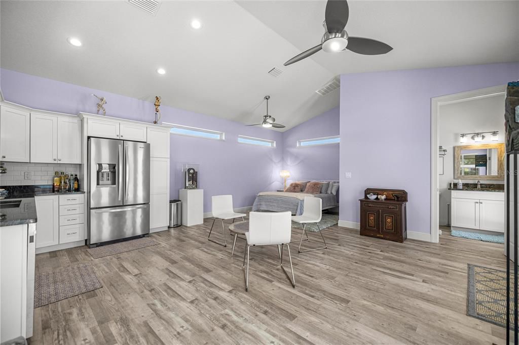 For Sale: $1,150,000 (3 beds, 2 baths, 1564 Square Feet)