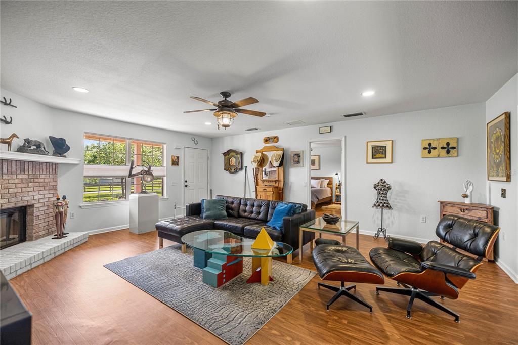 For Sale: $1,150,000 (3 beds, 2 baths, 1564 Square Feet)