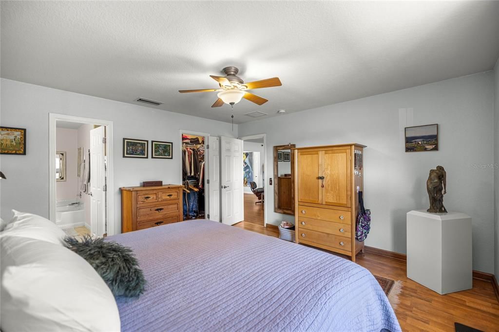 For Sale: $1,150,000 (3 beds, 2 baths, 1564 Square Feet)