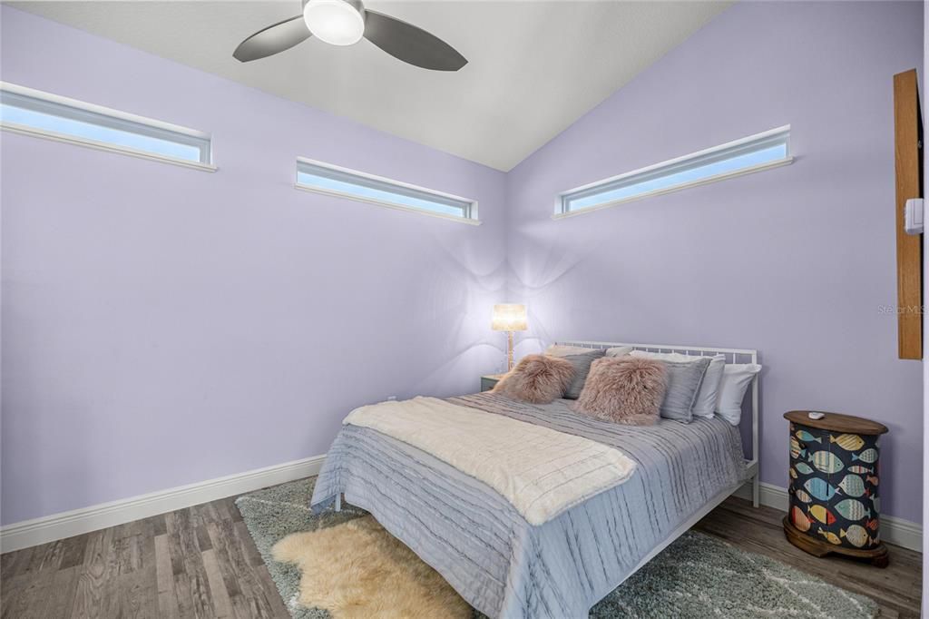 For Sale: $1,150,000 (3 beds, 2 baths, 1564 Square Feet)