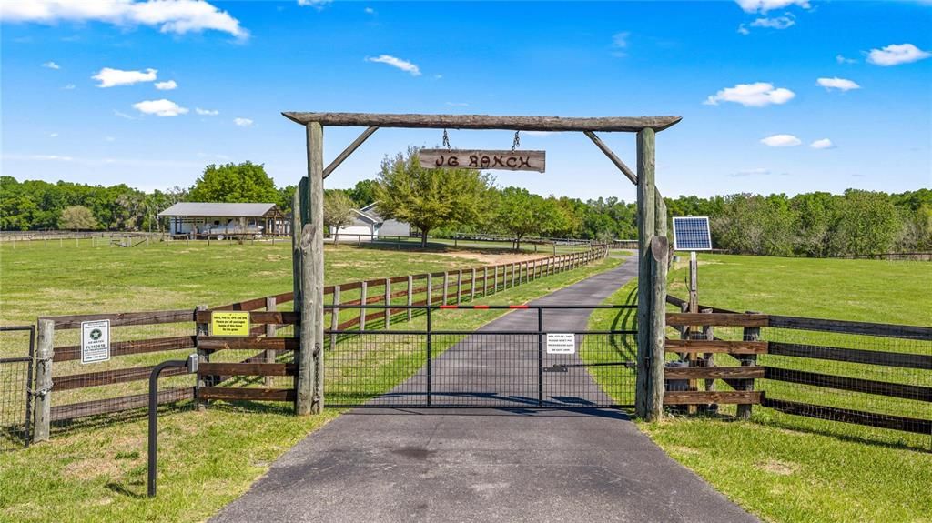 For Sale: $1,150,000 (3 beds, 2 baths, 1564 Square Feet)