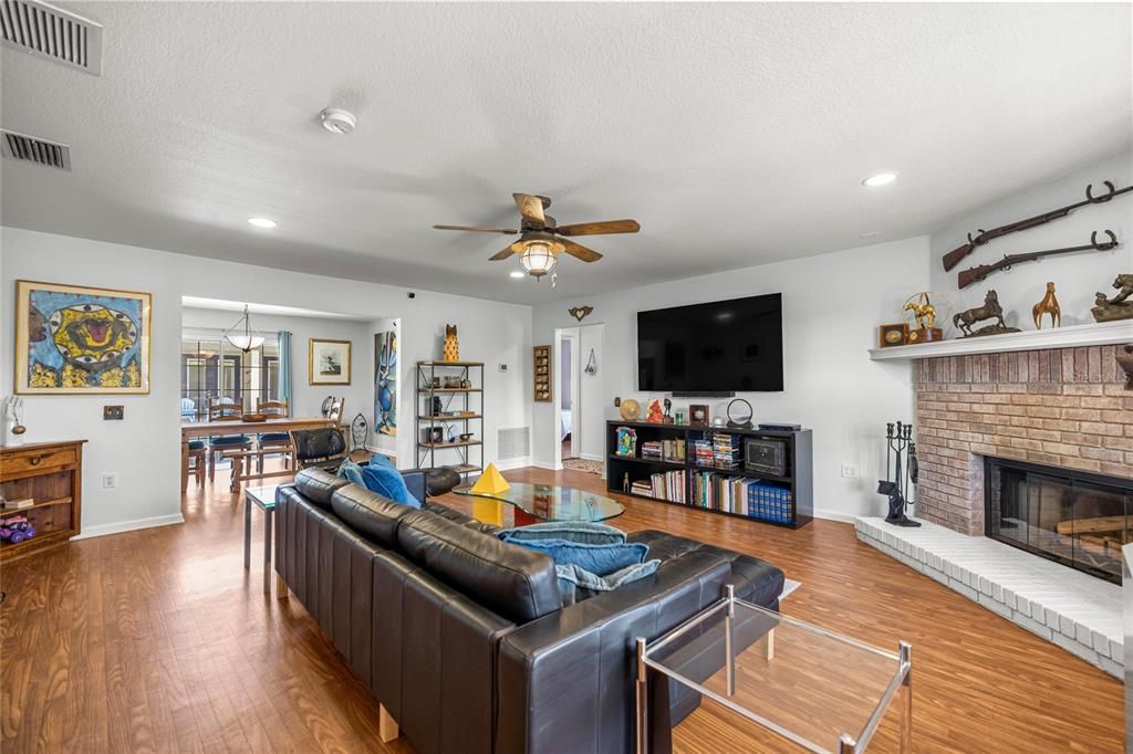 For Sale: $1,150,000 (3 beds, 2 baths, 1564 Square Feet)